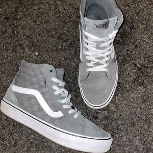 Men’s Vans Filmore High Top sneaker! (Size 10)